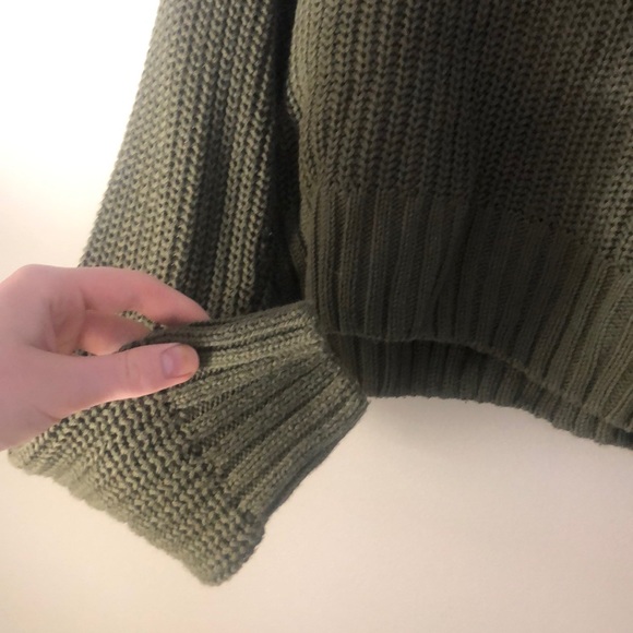 Army green loose neck sweater! - Picture 3 of 4
